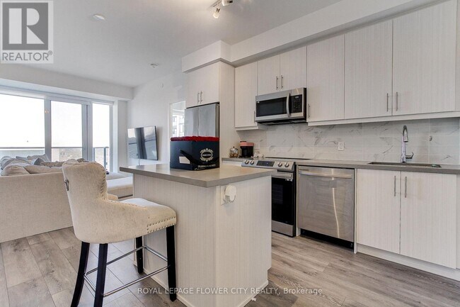 95-2395 Oneida Crescent in Richmond Hill, ON - Building Photo - Building Photo