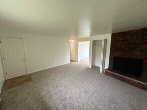 3875 Iberis St NE in Salem, OR - Building Photo - Building Photo