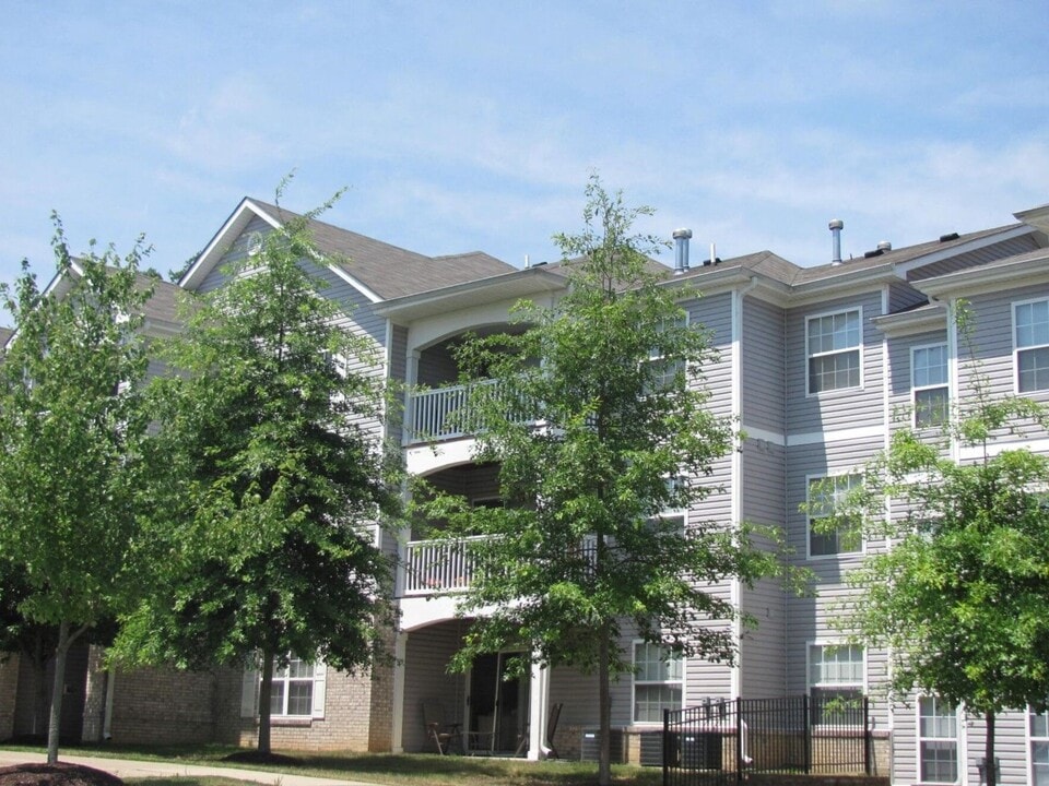 Woodwind Villa Apartments in Woodbridge, VA - Foto de edificio