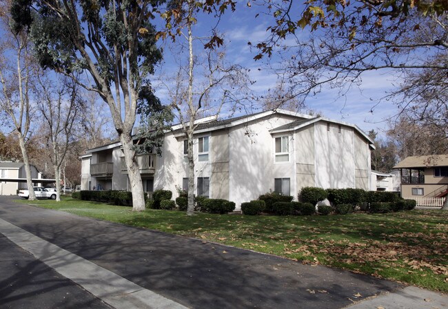 Sun Mountain Springs Apartments in Escondido, CA - Building Photo - Building Photo