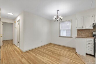 9 Graywood Rd in Port Washington, NY - Building Photo - Building Photo