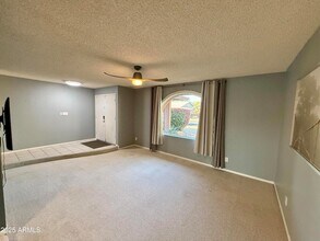 1105 W Juanita Ave in Mesa, AZ - Foto de edificio - Building Photo