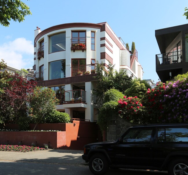 2474 Point Grey Rd in Vancouver, BC - Building Photo - Primary Photo
