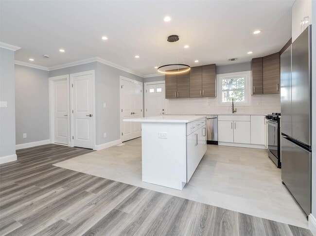 property at 7 Edgewood Rd