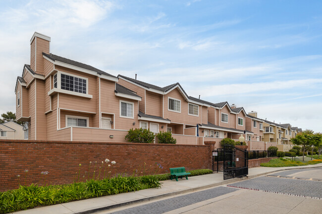 Summerwind in Torrance, CA - Building Photo - Building Photo