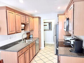 13 Foxwood Dr in Pleasantville, NY - Building Photo - Building Photo