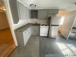 1725 Commonwealth Ave in Boston, MA - Building Photo - Building Photo