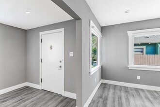 2914 E 5th St in Long Beach, CA - Foto de edificio - Building Photo