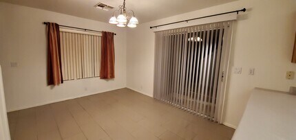 2455 E Sheffield Ave in Gilbert, AZ - Foto de edificio - Building Photo