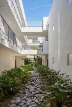 Lofts at Noho Commons in North Hollywood, CA - Foto de edificio - Building Photo