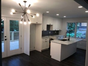 874 Rochelle Dr SW in Atlanta, GA - Building Photo - Building Photo