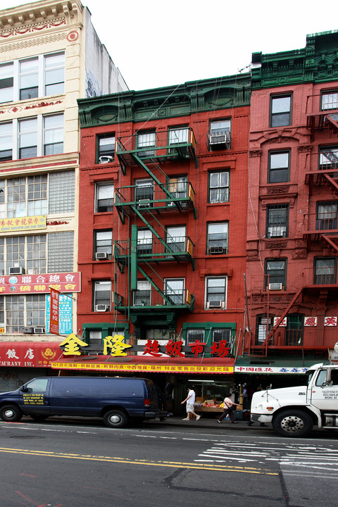 101 E Broadway in New York, NY - Building Photo