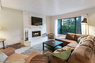 117 A Ln in Lake Arrowhead, CA - Building Photo - Building Photo