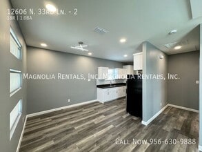 12606 N 33rd Ln, Unit 2 in Edinburg, TX - Foto de edificio - Building Photo