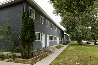 Highland Park Townhomes in Lethbridge, AB - Building Photo - Building Photo