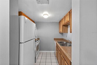 5820 N Church Ave in Tampa, FL - Foto de edificio - Building Photo