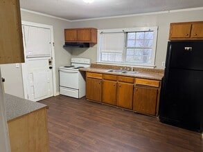 131 W 10th St in Pontotoc, MS - Building Photo - Building Photo