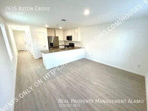 7635 Aston Cross in San Antonio, TX - Building Photo - Building Photo