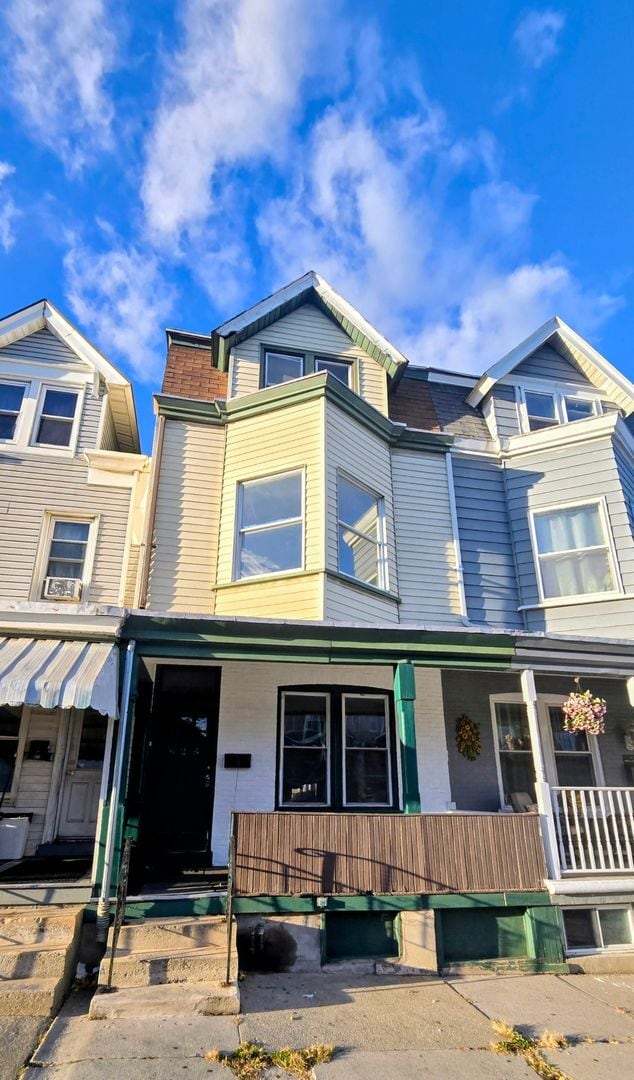 property at 625 Greenleaf St