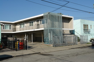 669 Masson Ave in San Bruno, CA - Foto de edificio - Building Photo