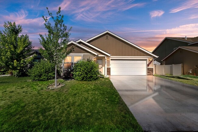 property at 4121 N Elsinore Ave