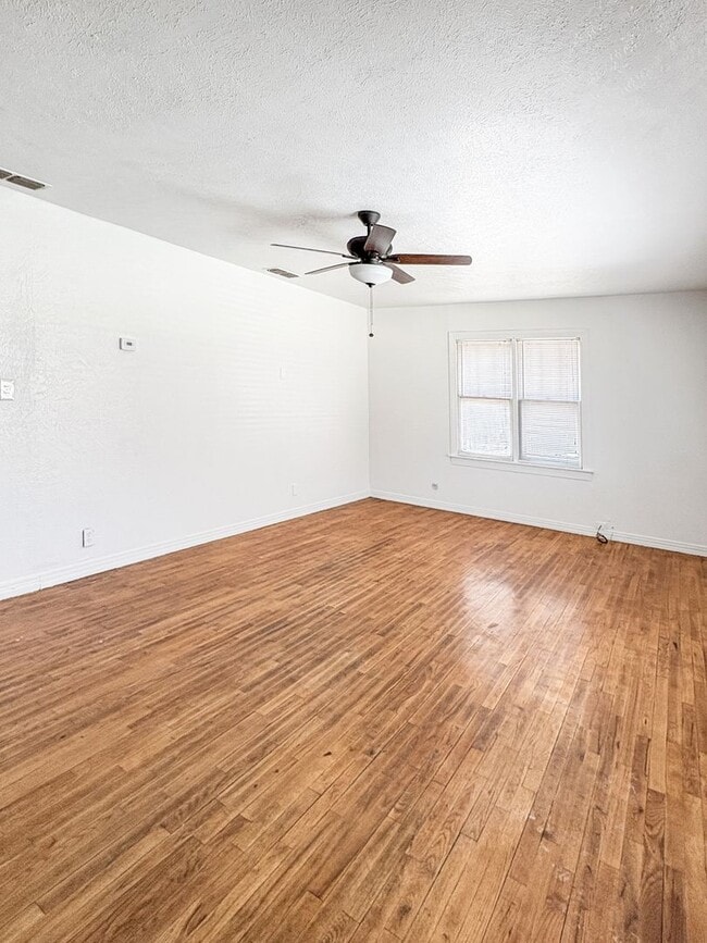 1207 E Scharbauer St in Hobbs, NM - Building Photo - Building Photo