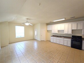 6131 Andwood St-Unit -B in Houston, TX - Building Photo - Building Photo