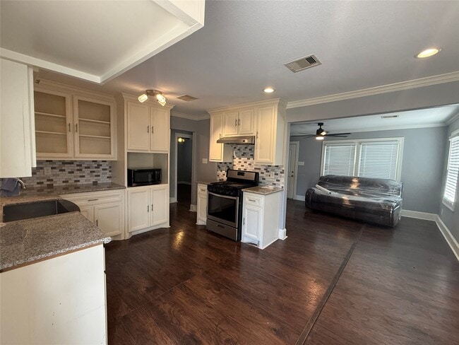 property at 1321 Taylor Ave