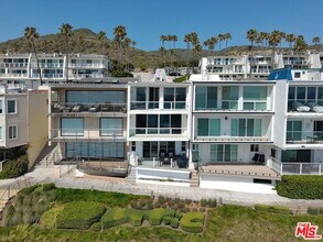 11874 S Beach Club Way in Malibu, CA - Building Photo - Building Photo