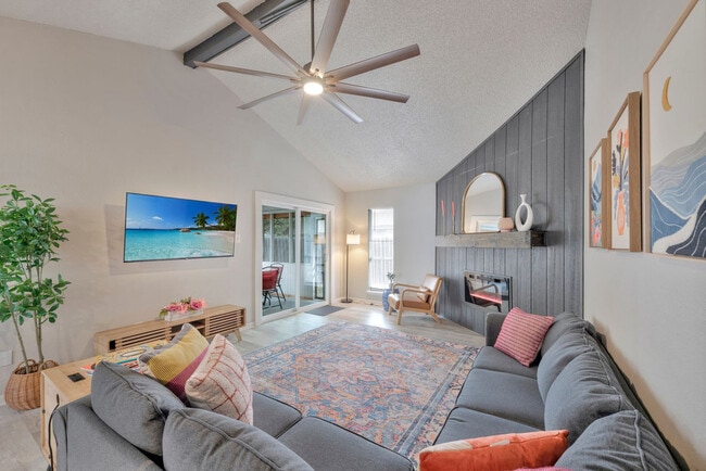 11906 Blueridge Mountains Dr