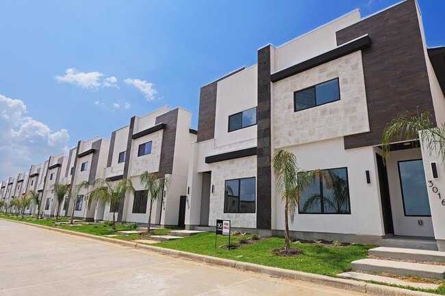 property at 8218 Casa Verde Rd
