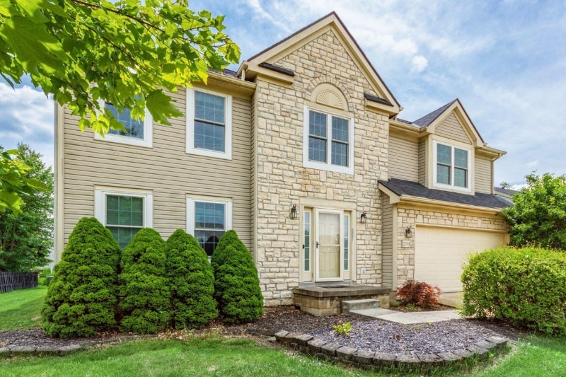 2298 Maxwell Ave in Lewis Center, OH - Foto de edificio