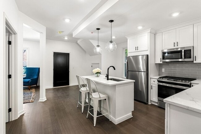 31 Cunningham St in Boston, MA - Foto de edificio - Building Photo