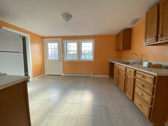 7 Kosmas St, Unit 2 in Webster, MA - Foto de edificio - Building Photo