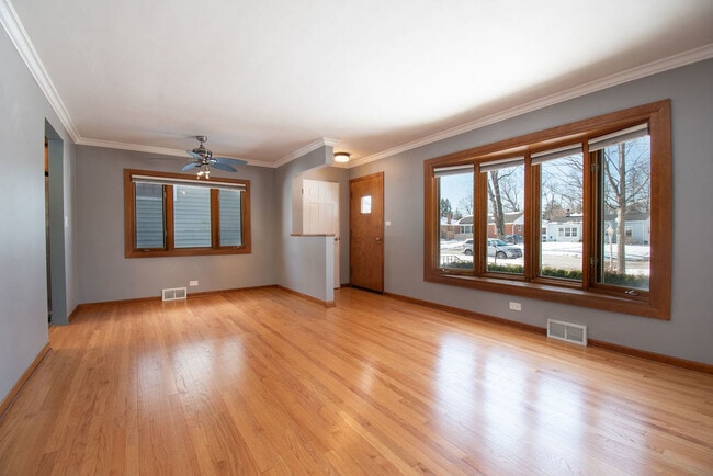 131 S Lodge Ln in Lombard, IL - Building Photo - Building Photo