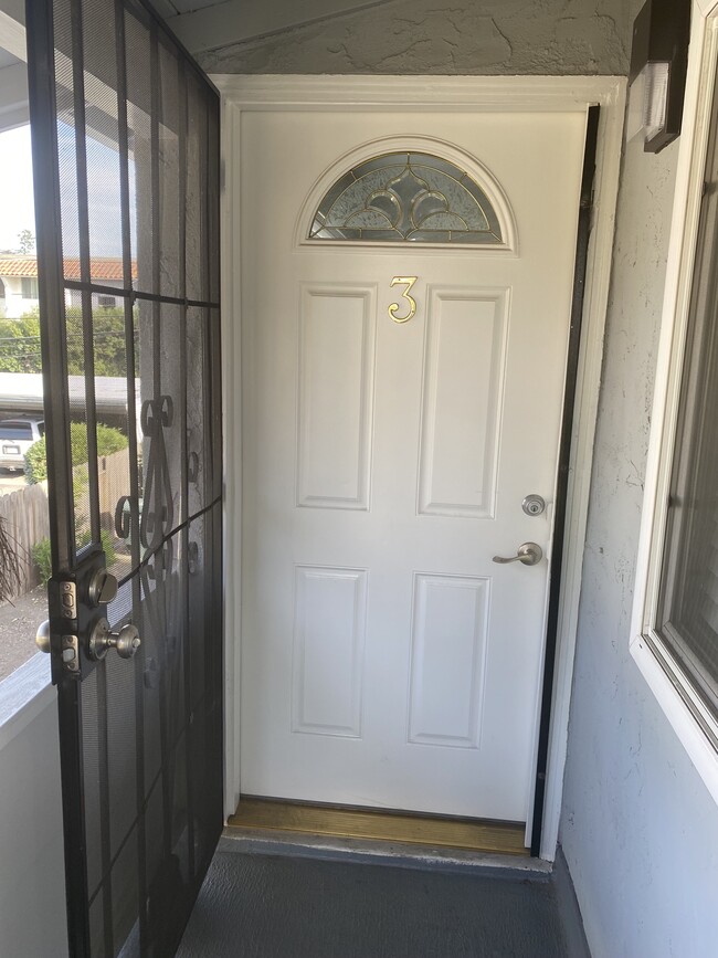 990 Helen Ave, Unit 3
