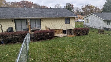 538 4 Mile Rd NW in Comstock Park, MI - Foto de edificio - Building Photo