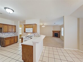 419 S Pointe Ln in Mustang, OK - Building Photo - Building Photo