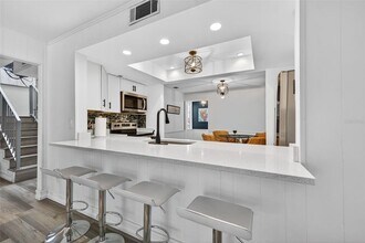 8705 Bay Pointe Dr in Tampa, FL - Building Photo - Building Photo