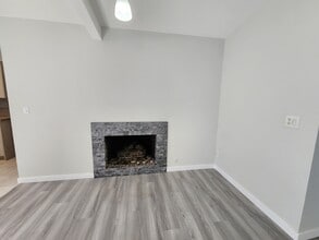 7756 Zelzah Ave in Reseda, CA - Building Photo - Building Photo