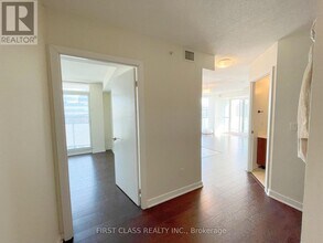 5740 Yonge St in Toronto, ON - Building Photo - Building Photo