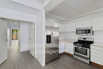 2601 S Broadmoor Dr in Palm Springs, CA - Foto de edificio - Building Photo