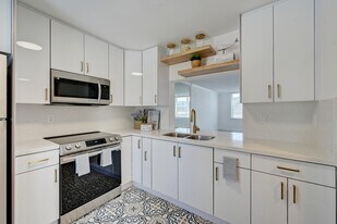 1893 S Ocean Dr in Hallandale Beach, FL - Building Photo