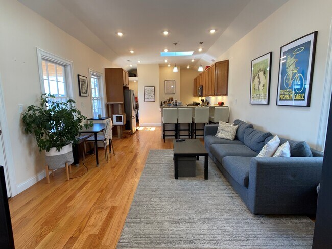 14 Flint St, Unit 1 in Somerville, MA - Building Photo - Building Photo