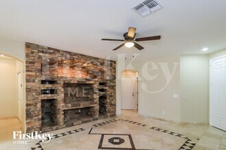 5777 W Golden Ln in Glendale, AZ - Foto de edificio - Building Photo