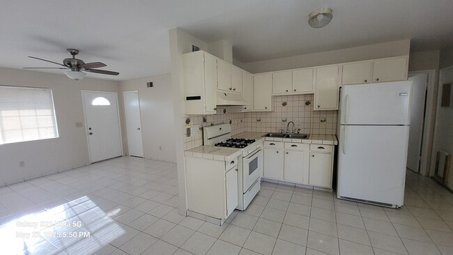 418 W Redondo Dr in Oceanside, CA - Building Photo - Building Photo