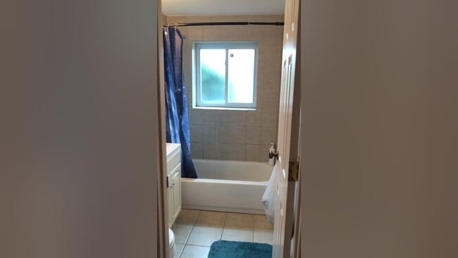 34 Bryon Rd, Unit #4 in Boston College, MA - Foto de edificio - Building Photo