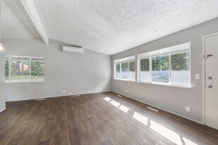 12761 Lala Cove Ln SE in Olalla, WA - Building Photo