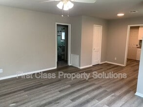 2236 Carlisle Rd in The Village, OK - Building Photo - Building Photo