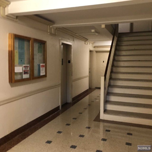 411 Park Ave-Unit -1D in Fort Lee, NJ - Building Photo - Building Photo